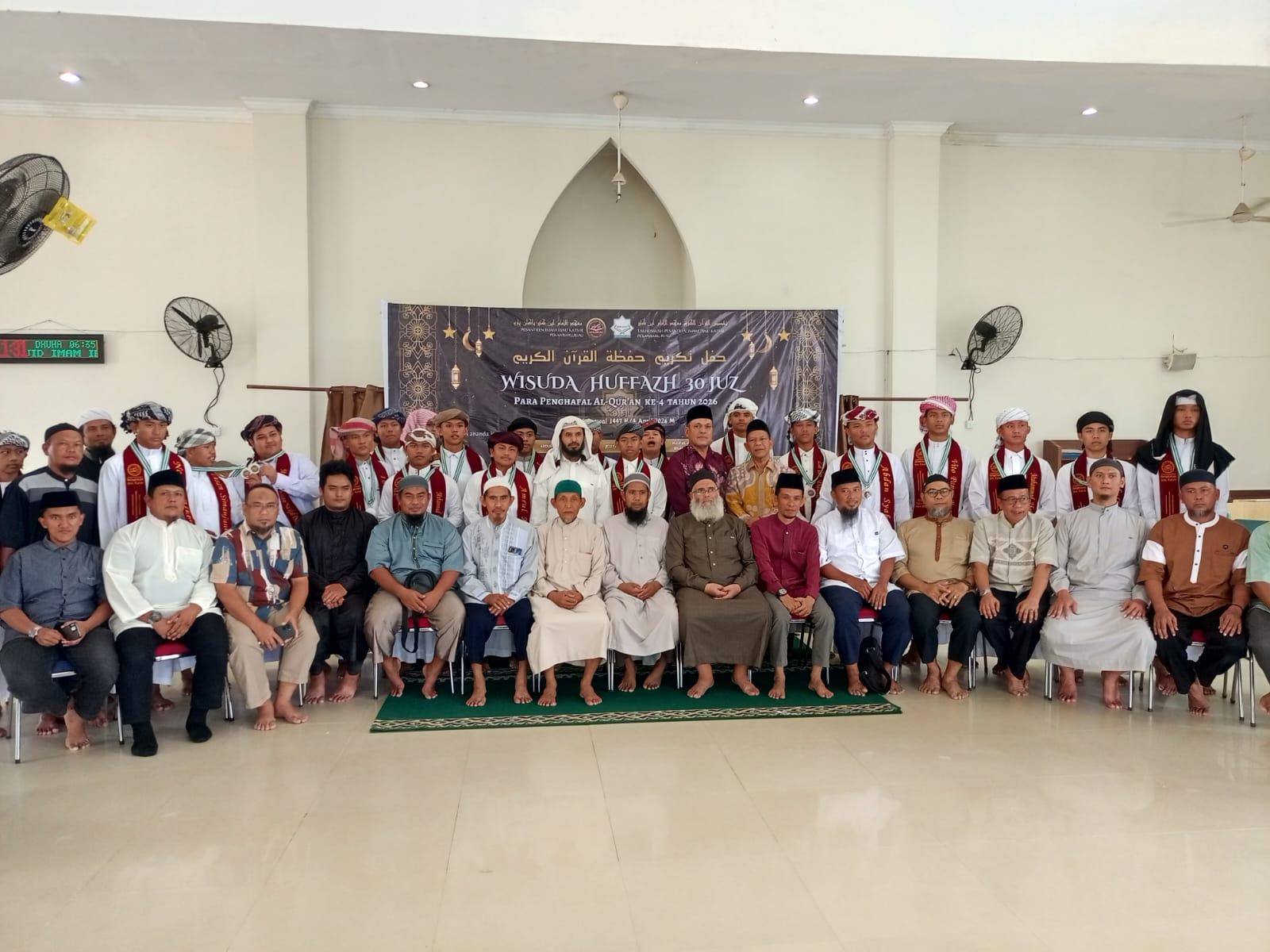 Kasi PAIS Kemenag Pekanbaru Saksikan 21 Santri Wisuda Huffaz 30 Juz di Pondok Pesantren Imam Ibnu Katsir Rumbai